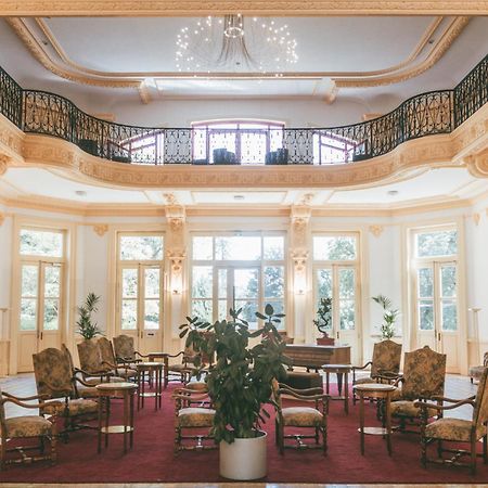 Terres De France - Appart'Hotel Le Splendid Allevard Εξωτερικό φωτογραφία
