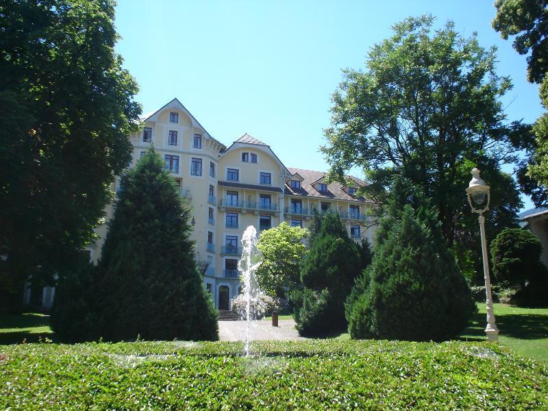 Terres De France - Appart'Hotel Le Splendid Allevard Εξωτερικό φωτογραφία