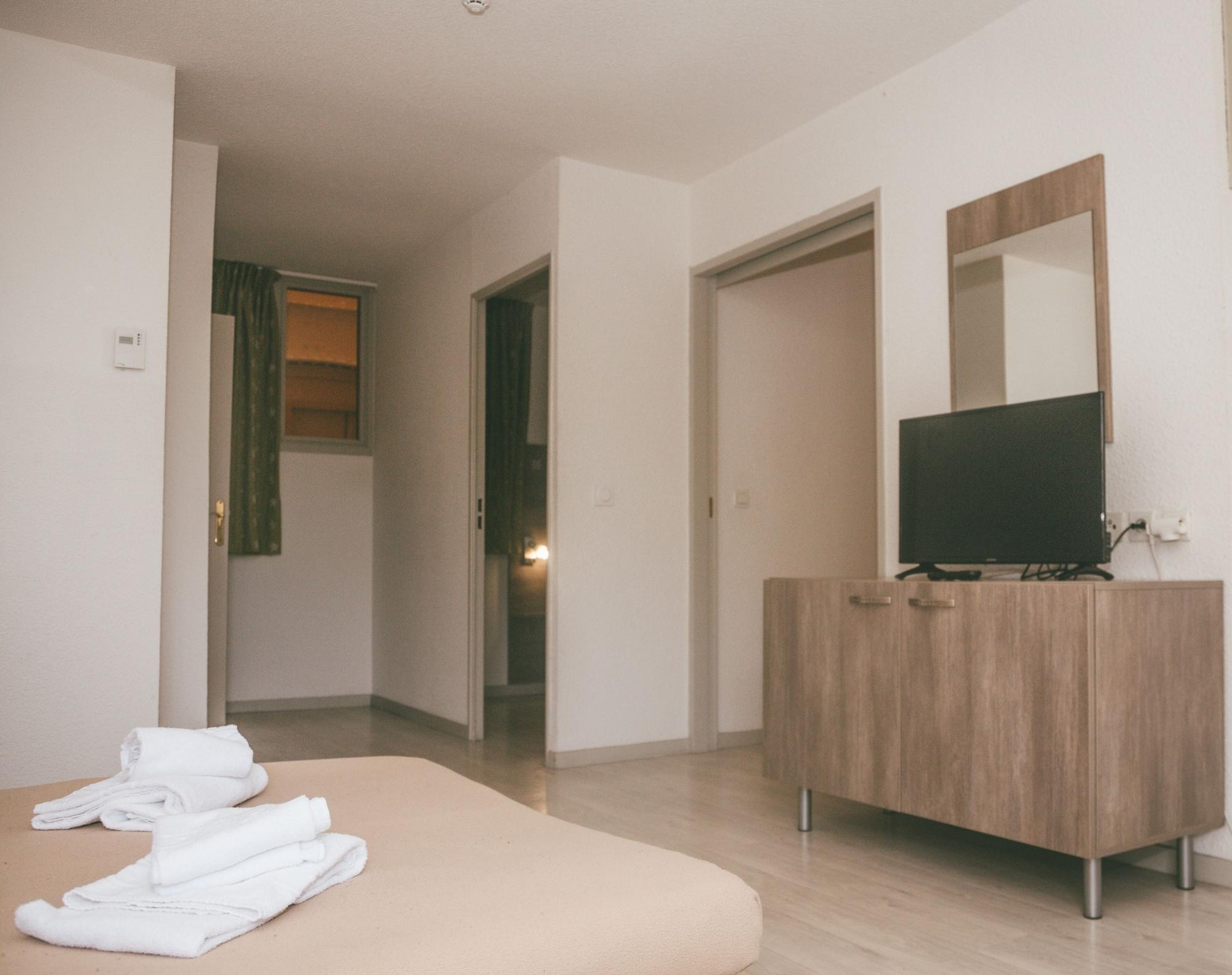 Terres De France - Appart'Hotel Le Splendid Allevard Εξωτερικό φωτογραφία