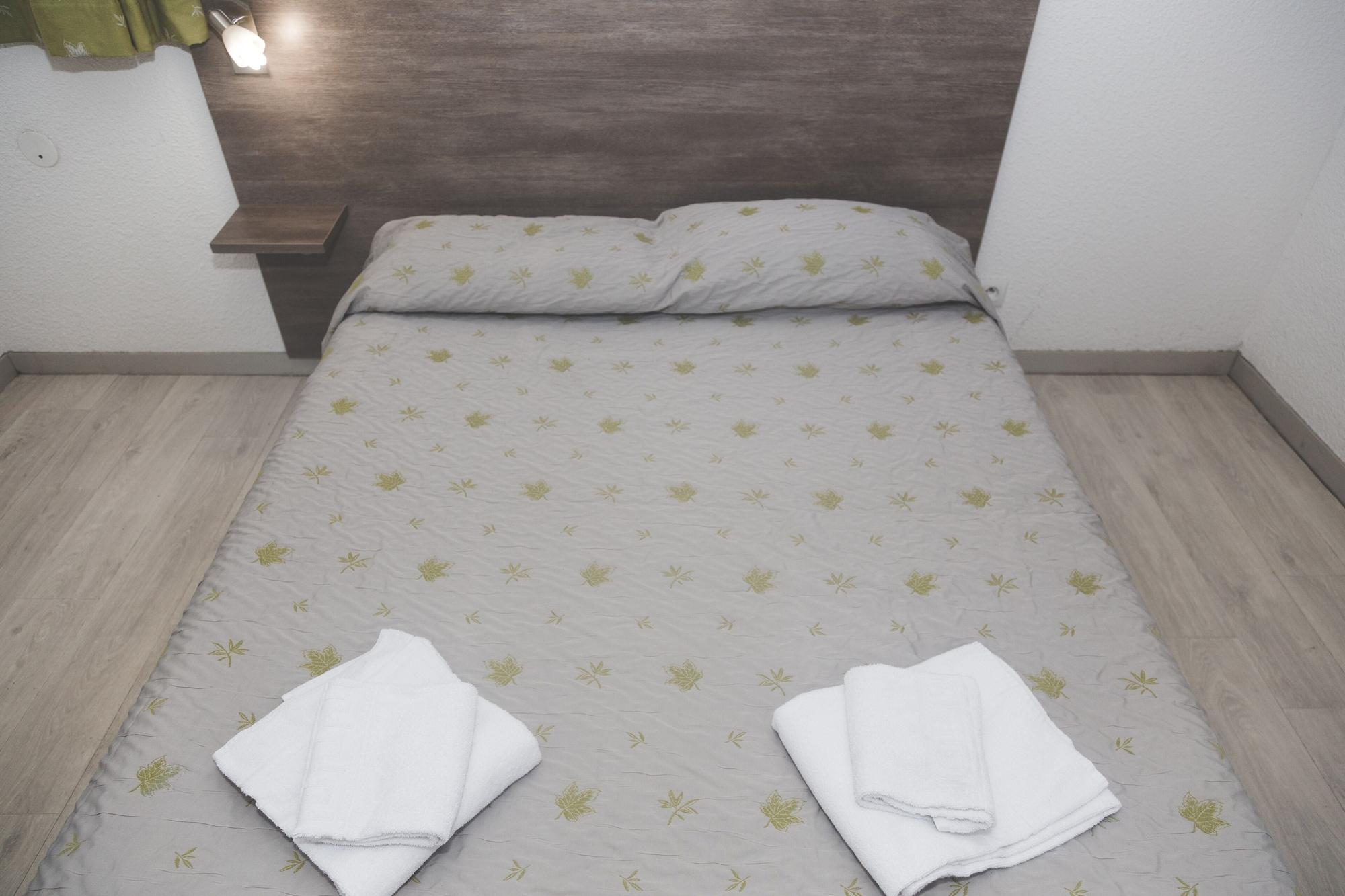 Terres De France - Appart'Hotel Le Splendid Allevard Εξωτερικό φωτογραφία