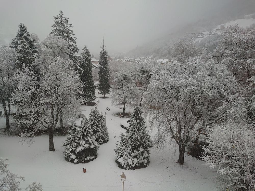 Terres De France - Appart'Hotel Le Splendid Allevard Εξωτερικό φωτογραφία