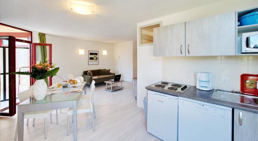 Terres De France - Appart'Hotel Le Splendid Allevard Εξωτερικό φωτογραφία