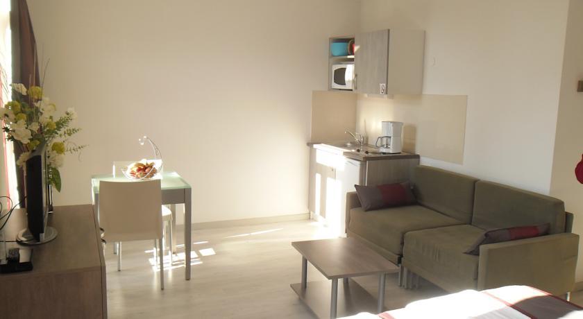 Terres De France - Appart'Hotel Le Splendid Allevard Εξωτερικό φωτογραφία
