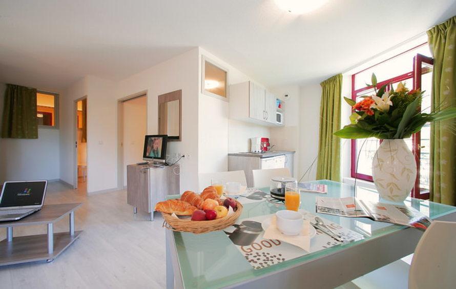 Terres De France - Appart'Hotel Le Splendid Allevard Εξωτερικό φωτογραφία