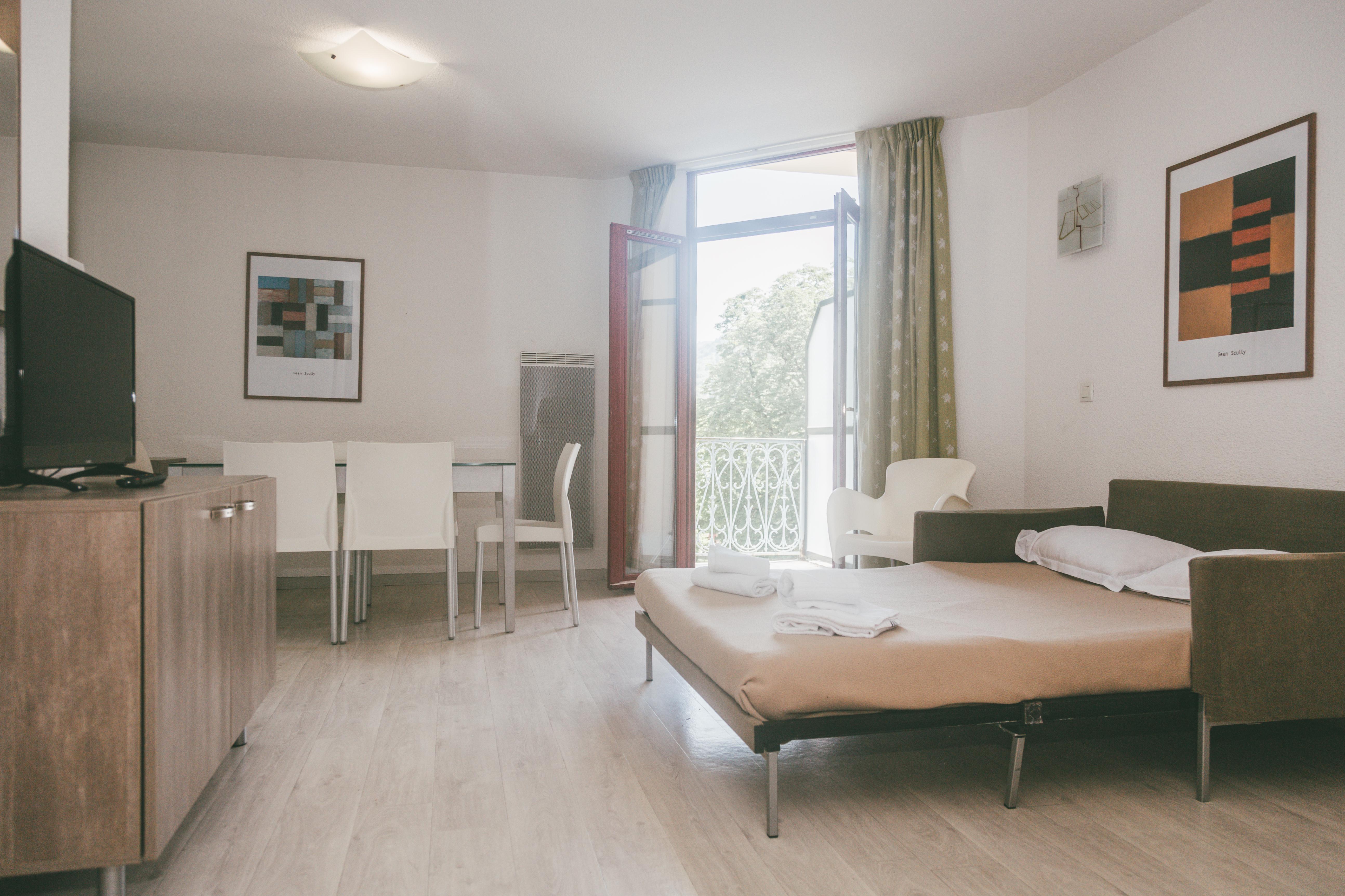 Terres De France - Appart'Hotel Le Splendid Allevard Εξωτερικό φωτογραφία