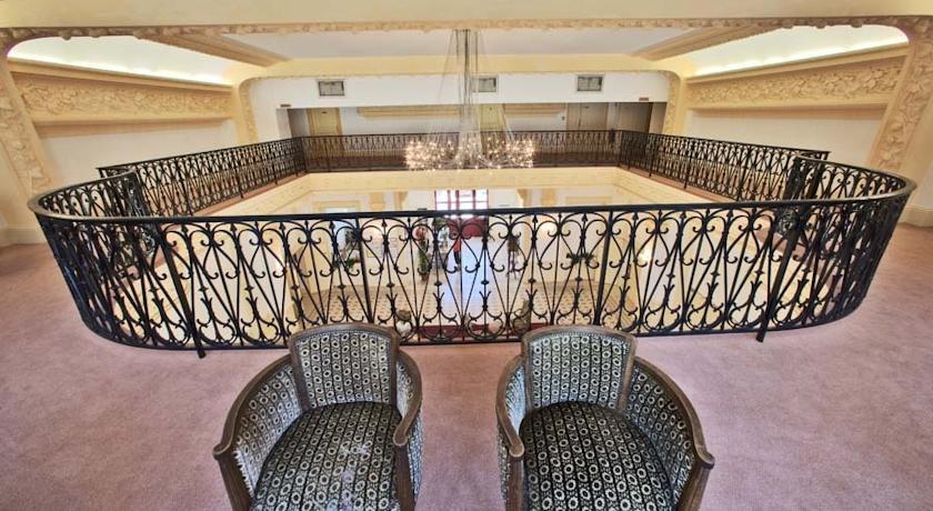 Terres De France - Appart'Hotel Le Splendid Allevard Εξωτερικό φωτογραφία