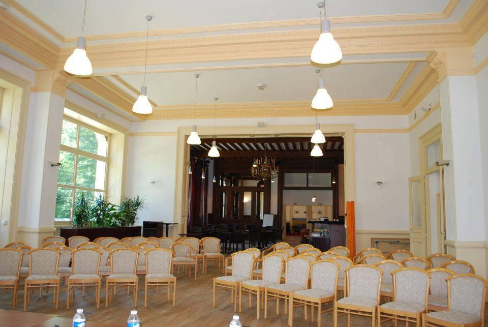 Terres De France - Appart'Hotel Le Splendid Allevard Εξωτερικό φωτογραφία