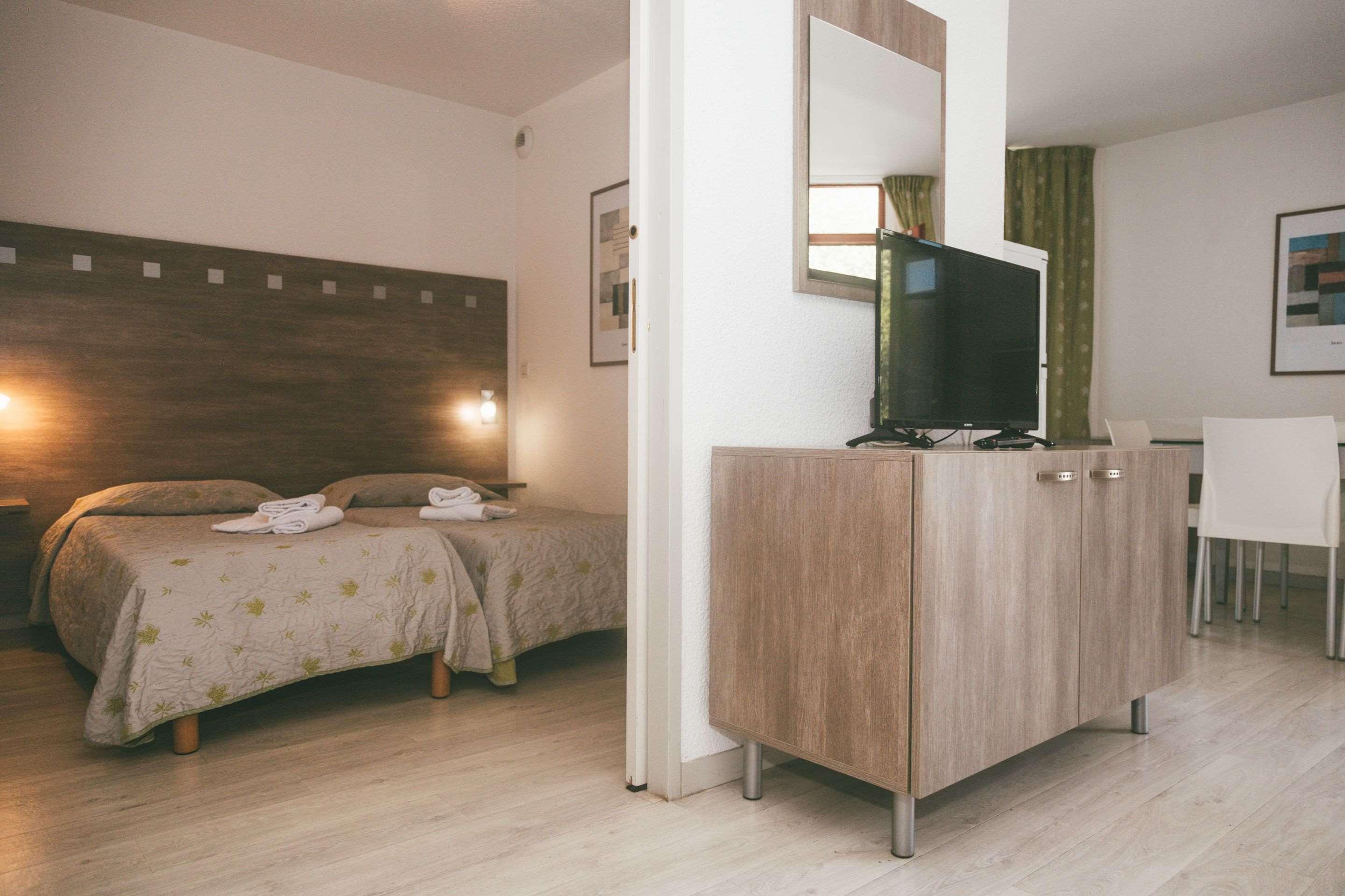Terres De France - Appart'Hotel Le Splendid Allevard Εξωτερικό φωτογραφία
