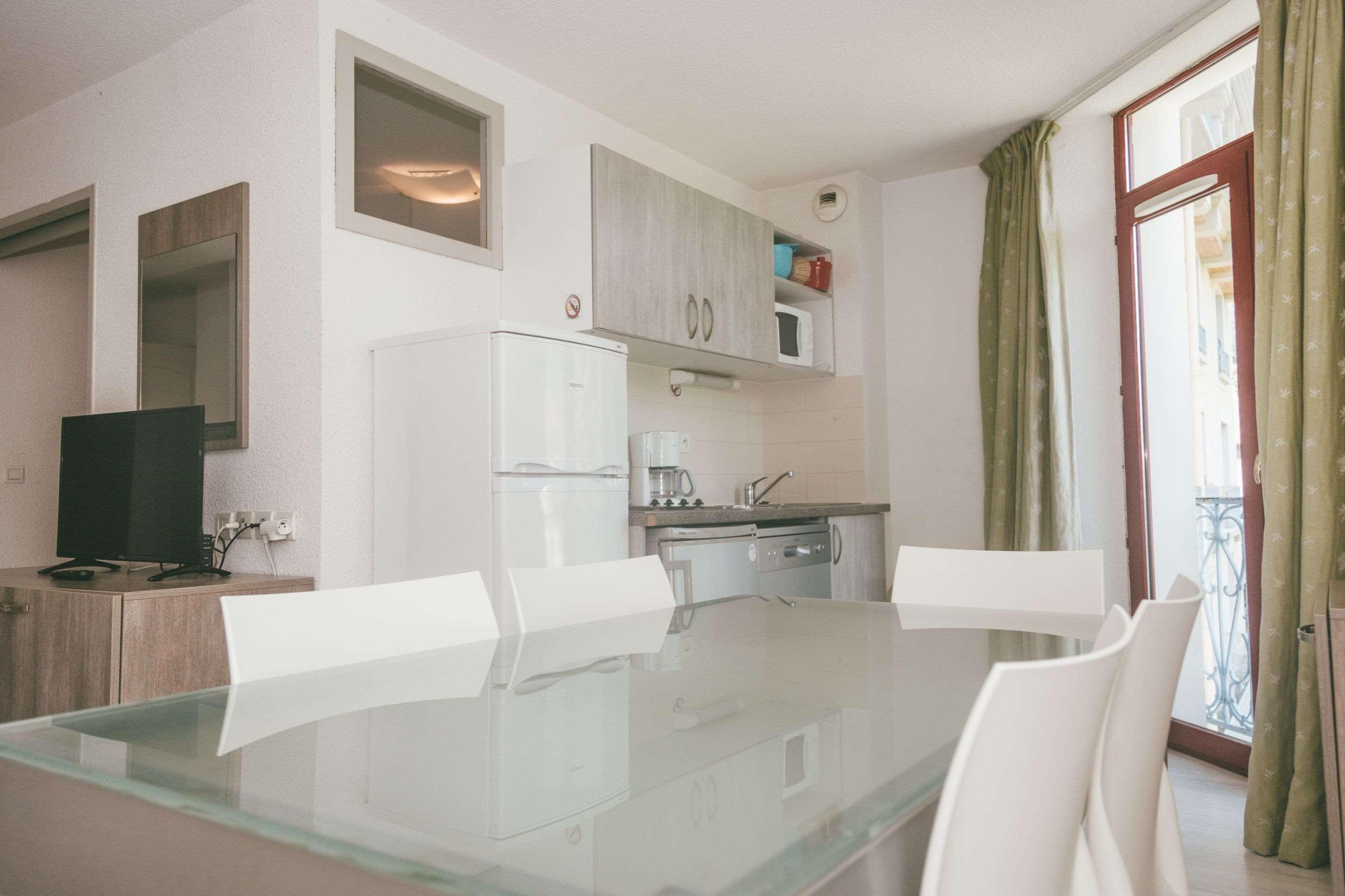 Terres De France - Appart'Hotel Le Splendid Allevard Εξωτερικό φωτογραφία