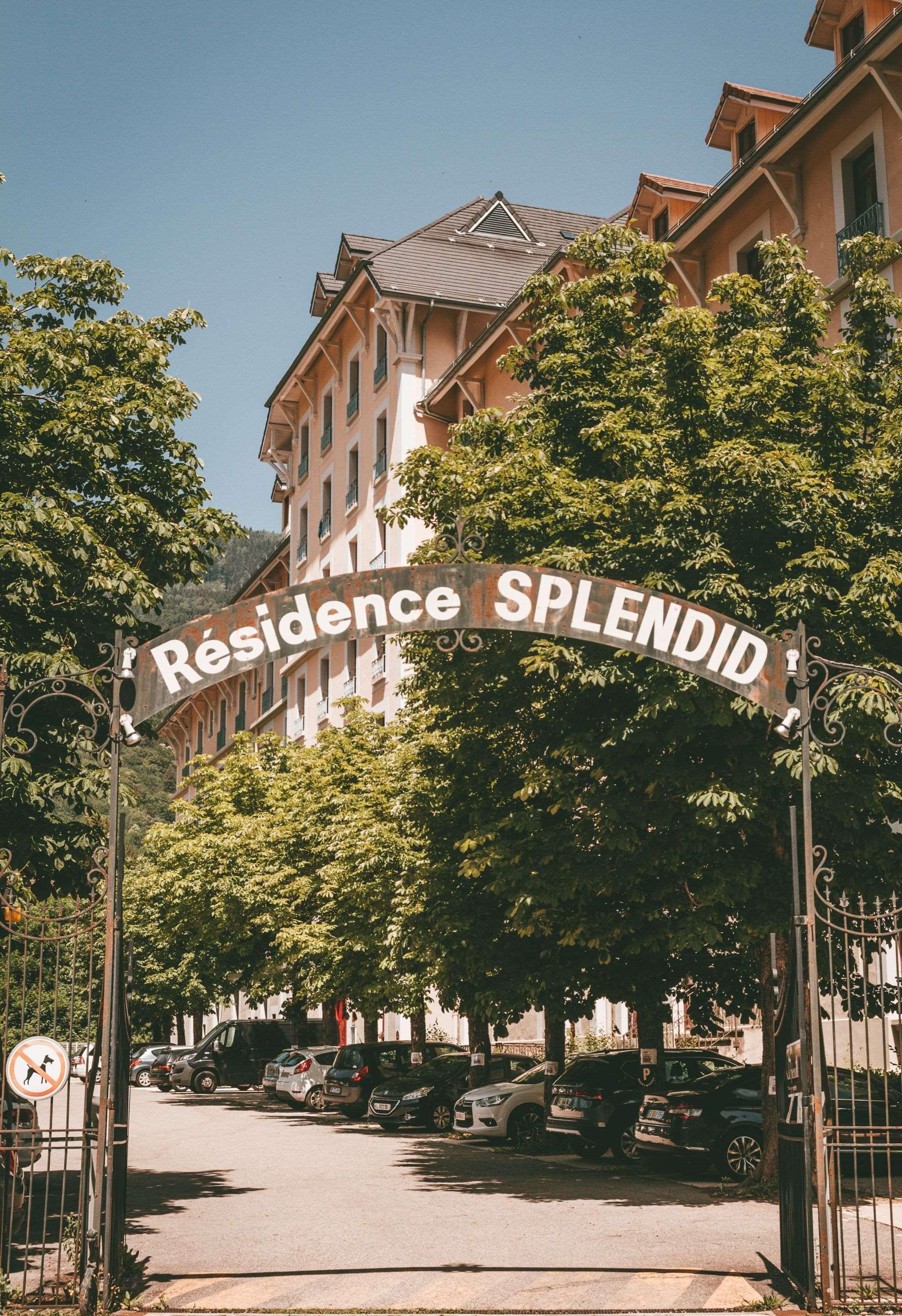 Terres De France - Appart'Hotel Le Splendid Allevard Εξωτερικό φωτογραφία