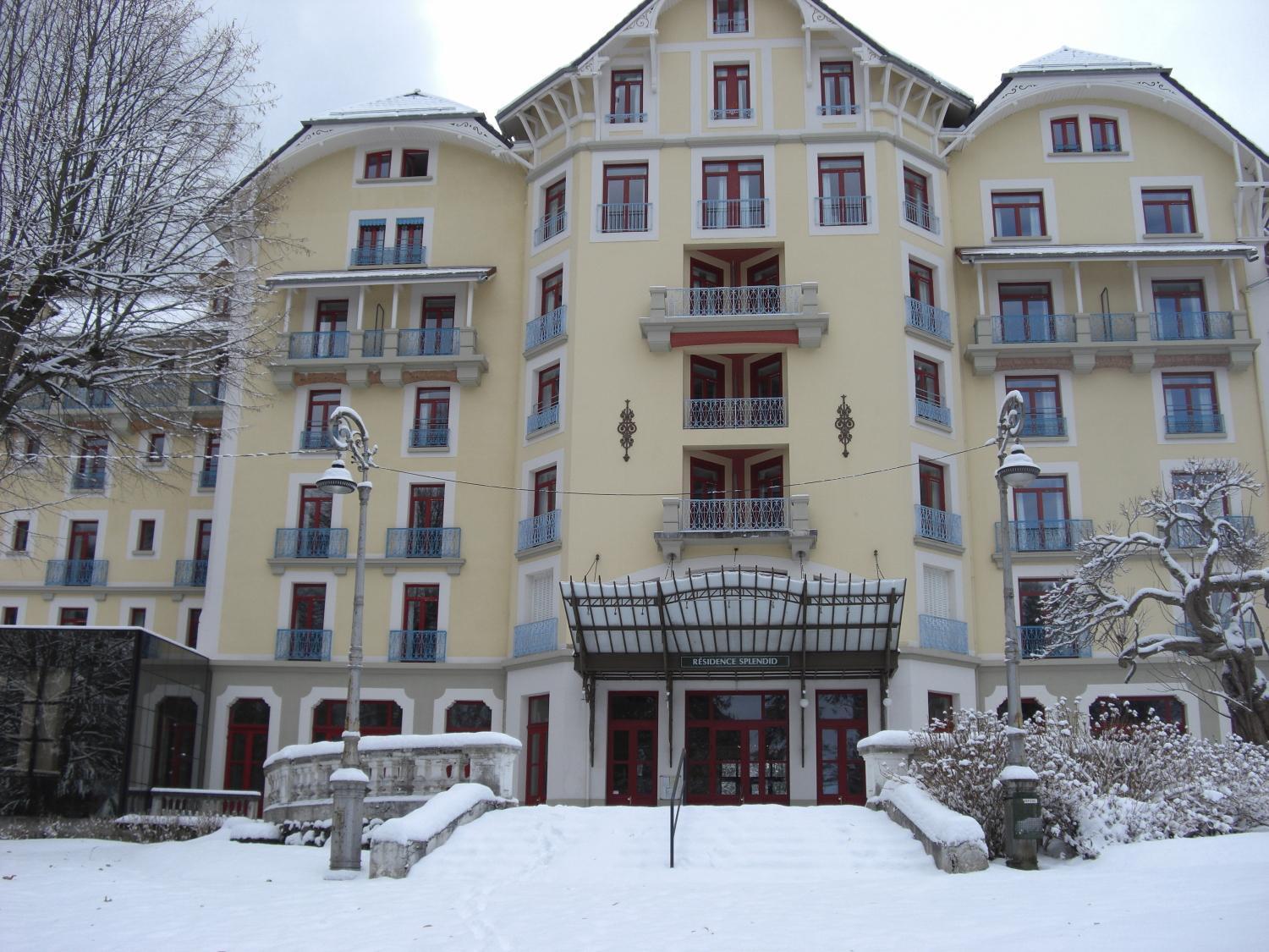 Terres De France - Appart'Hotel Le Splendid Allevard Εξωτερικό φωτογραφία