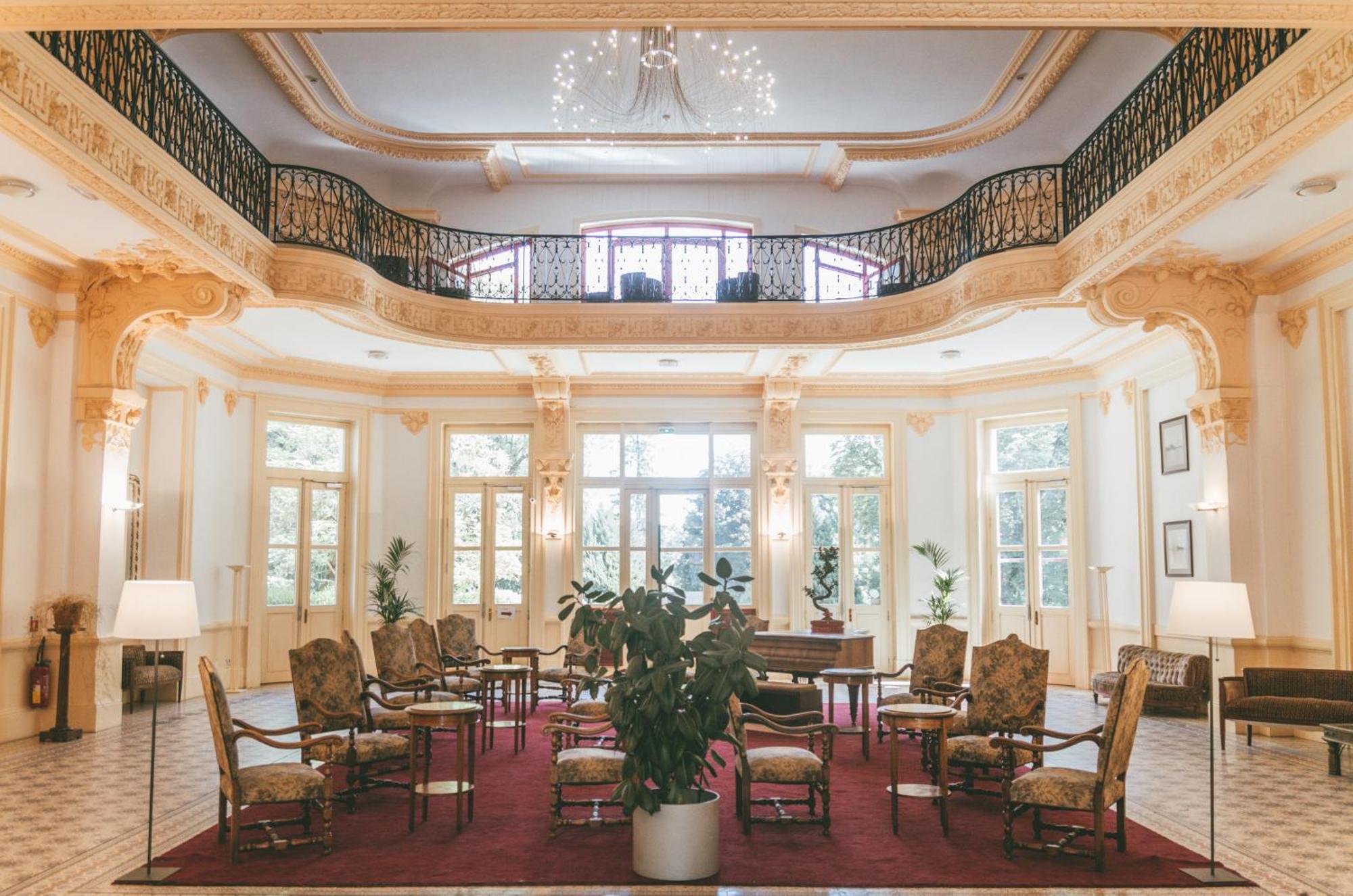 Terres De France - Appart'Hotel Le Splendid Allevard Εξωτερικό φωτογραφία