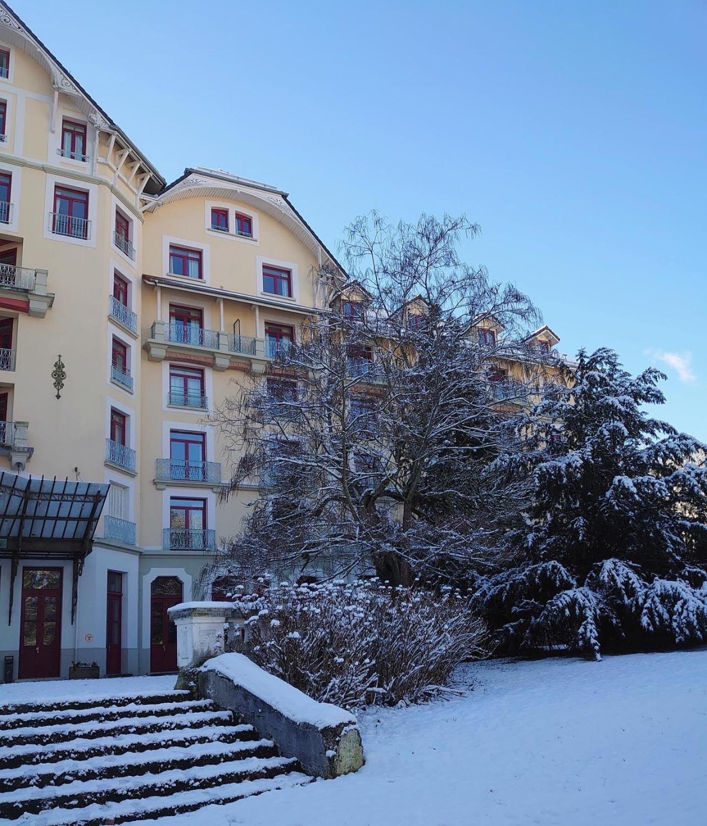 Terres De France - Appart'Hotel Le Splendid Allevard Εξωτερικό φωτογραφία