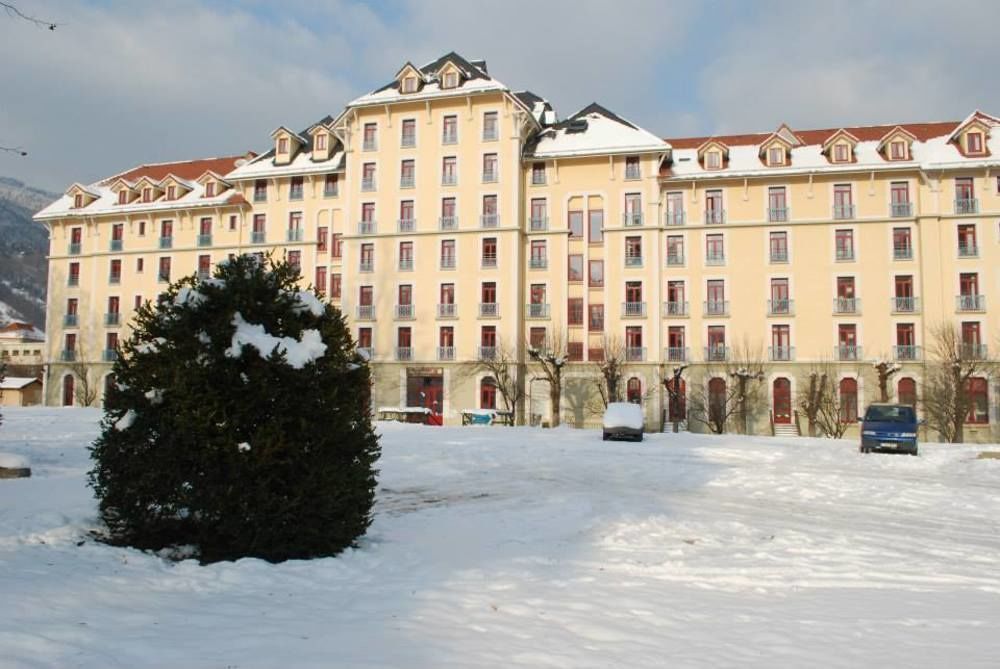 Terres De France - Appart'Hotel Le Splendid Allevard Εξωτερικό φωτογραφία