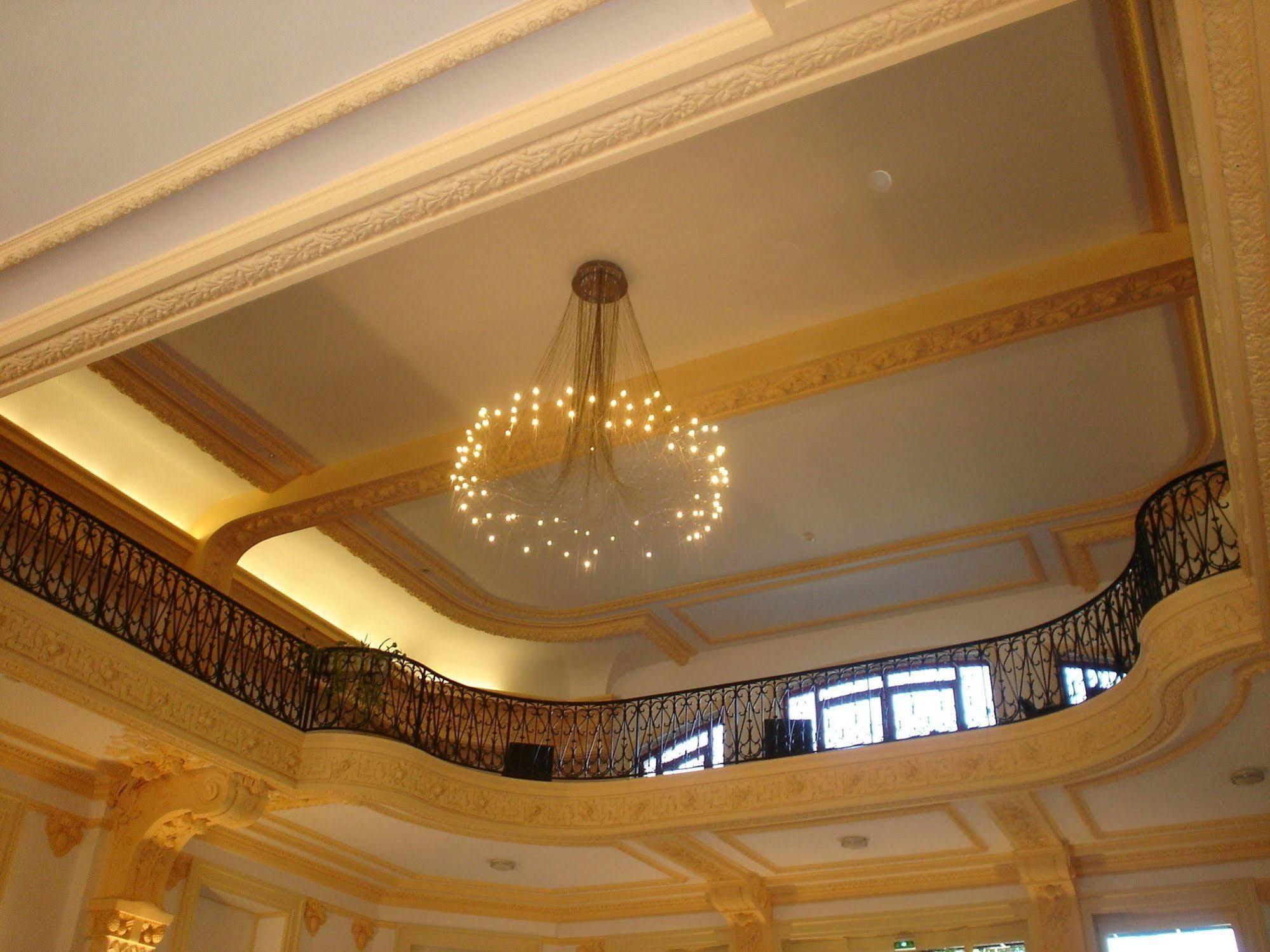 Terres De France - Appart'Hotel Le Splendid Allevard Εξωτερικό φωτογραφία