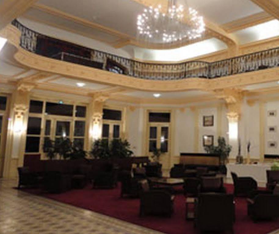 Terres De France - Appart'Hotel Le Splendid Allevard Εξωτερικό φωτογραφία